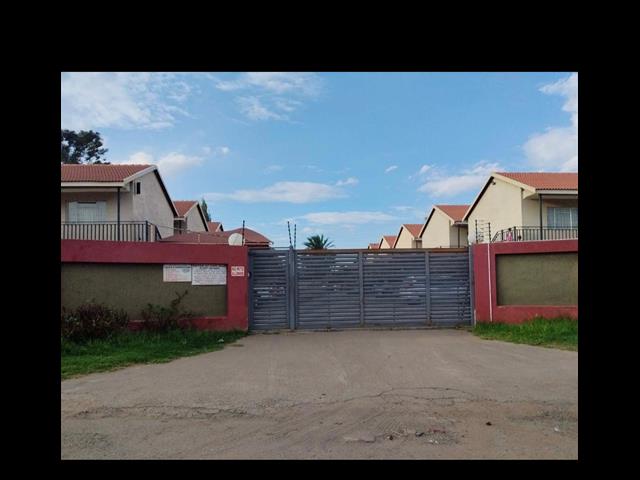 2 Bedroom Apartment for sale in Eloff