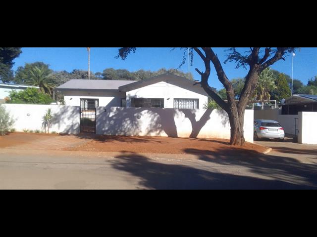3 Bedroom House for sale in Kuruman