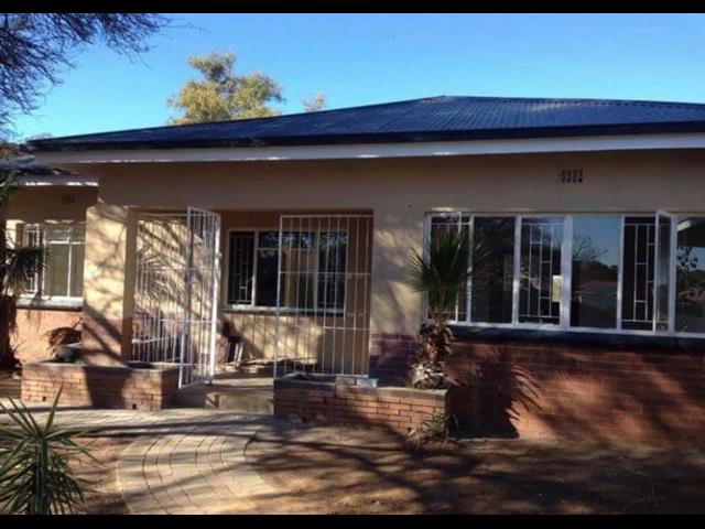 3 Bedroom House for sale in Roosheuwel