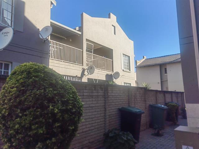 2 Bedroom Apartment for sale in Waterval East