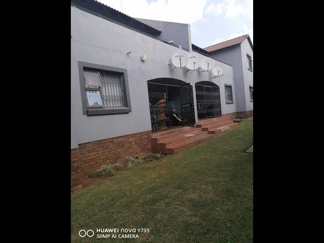 3 Bedroom Apartment to let in Ivydale