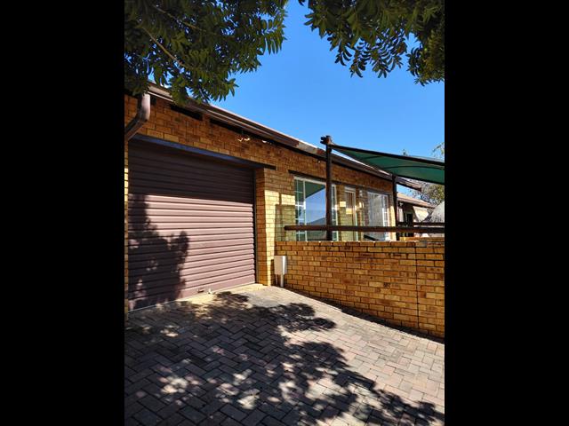 2.5 Bedroom Simplex for sale in Safari Gardens