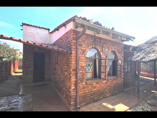 2 Bedroom House for sale in Ikageng