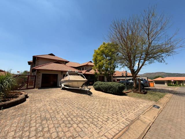 5 Bedroom House for sale in Birdwood Estate