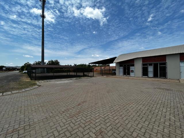 135m² Commercial space to let in Melodie