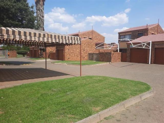 3 Bedroom Townhouse for sale in Vanderbijlpark CE 3