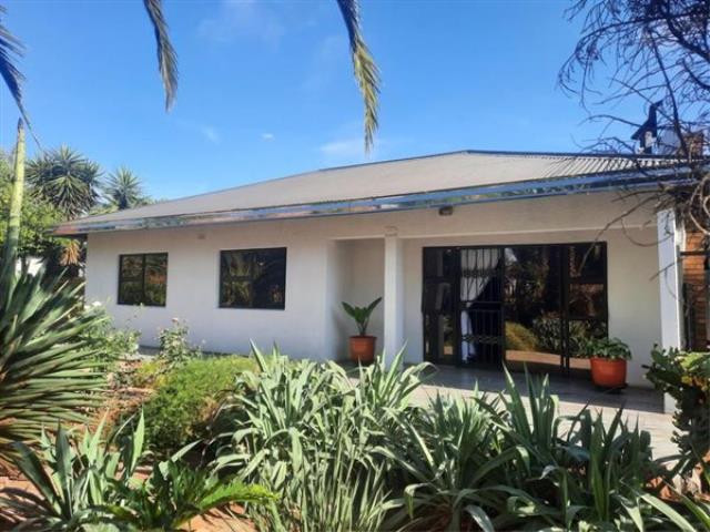 3 Bedroom House for sale in Vanderbijlpark CW 2