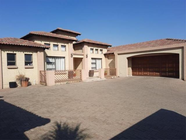 3 Bedroom House for sale in Vanderbijlpark SE 8