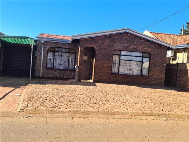 2 Bedroom House for sale in Orange Farm