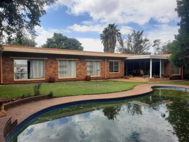 4 Bedroom House for sale in Vanderbijlpark SE 2