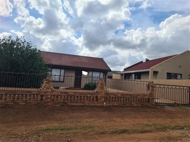 2 Bedroom House for sale in Sebokeng Zone 7