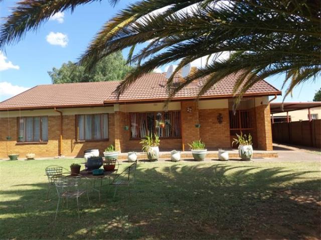 3 Bedroom House for sale in Vanderbijlpark SE 6