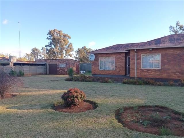 3 Bedroom House for sale in Vanderbijlpark CW 6