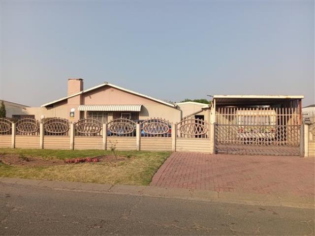 3 Bedroom House for sale in Vanderbijlpark SE 1