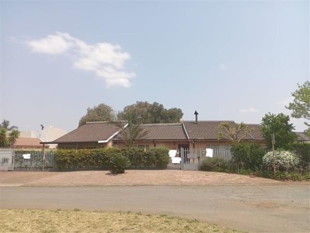 3 Bedroom House for sale in Vanderbijlpark SW 5