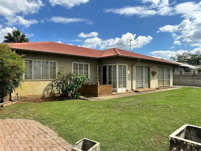3 Bedroom House for sale in Vanderbijlpark CW 3
