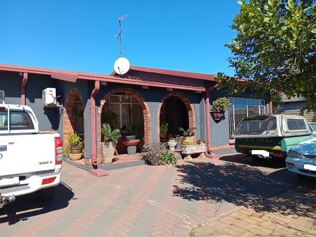 4 Bedroom House for sale in Vanderbijlpark CE 2
