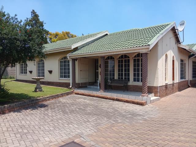 5 Bedroom House for sale in Flora Gardens