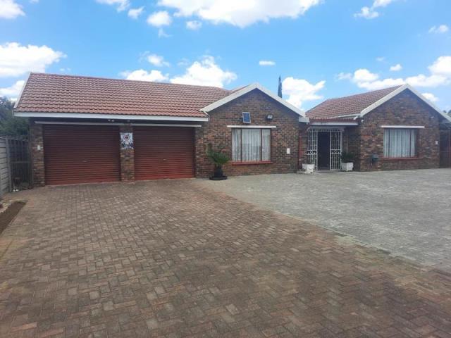 3 Bedroom House for sale in Waldrift