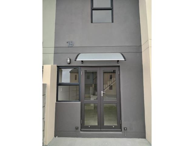 2 Bedroom Duplex to let in The Conifers