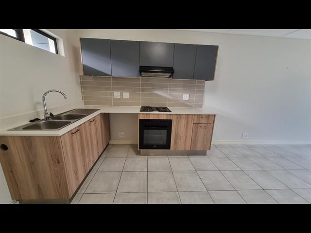 2 Bedroom Apartment to let in Admirals Park