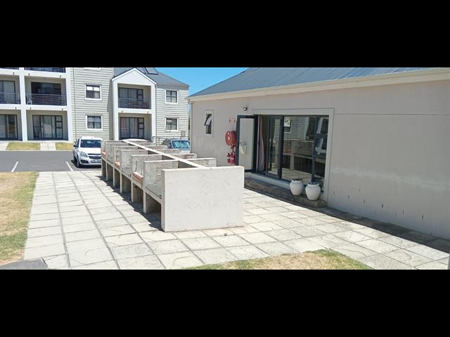 2 Bedroom Flat to let in Admirals Park