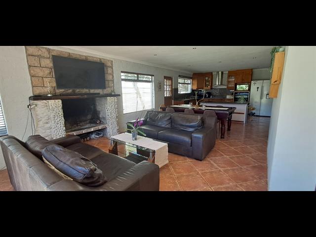4 Bedroom House to let in Die Bos