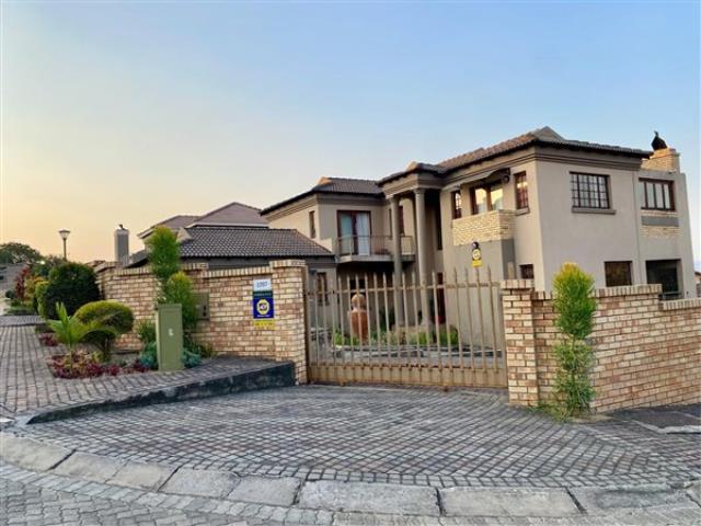 4 Bedroom House for sale in Stonehenge