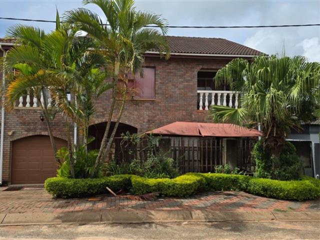 5 Bedroom House for sale in Hillsview