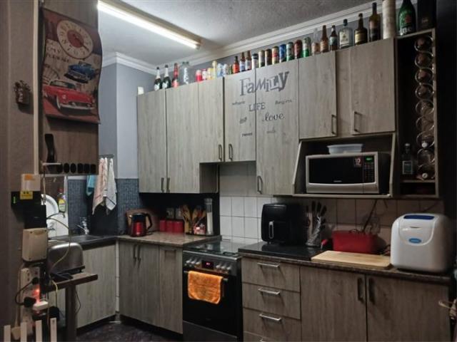 2 Bedroom Apartment for sale in White River Central