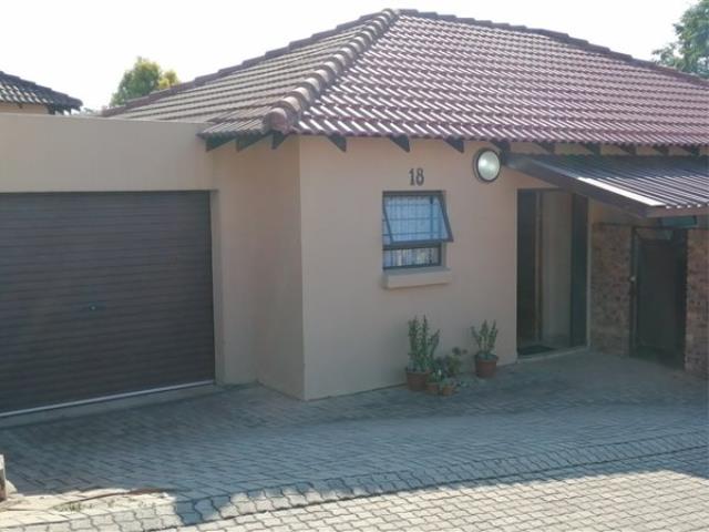 2 Bedroom Townhouse for sale in White River Central