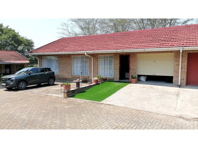 2 Bedroom Townhouse for sale in White River Central