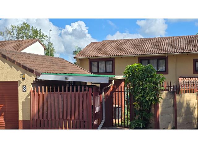 4 Bedroom Townhouse to let in Kingsview