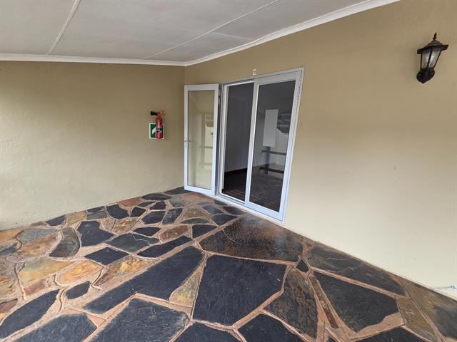 42m² Office space to let in White River Central