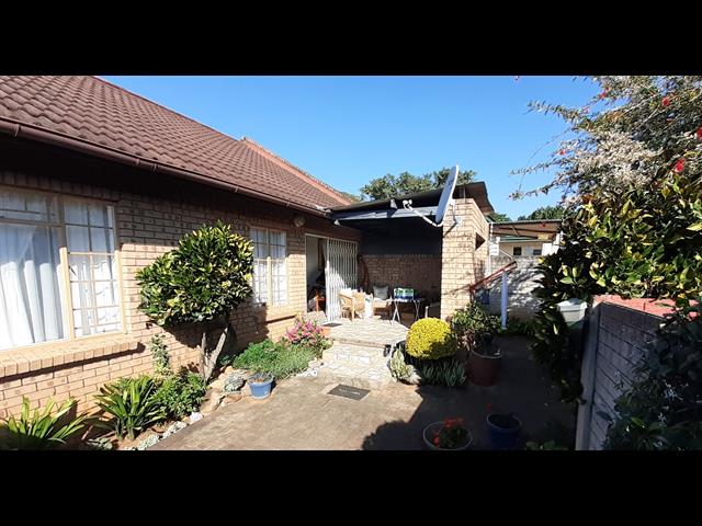 2 Bedroom Townhouse for sale in White River Central
