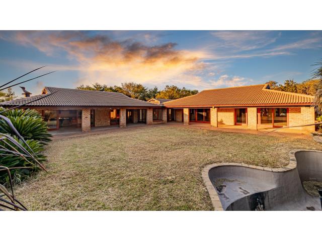 4 Bedroom House for sale in Poortview