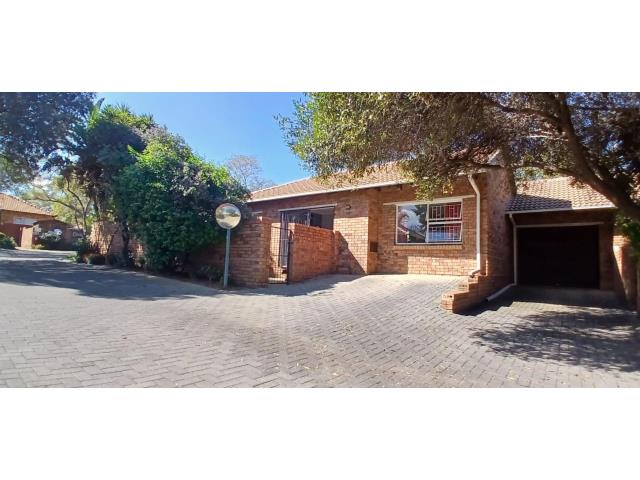 2 Bedroom Townhouse for sale in Wilgeheuwel