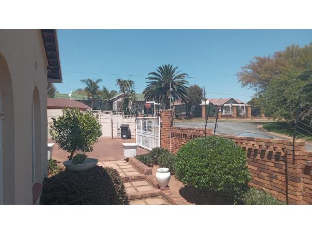 Studio apartment to let in Breaunanda