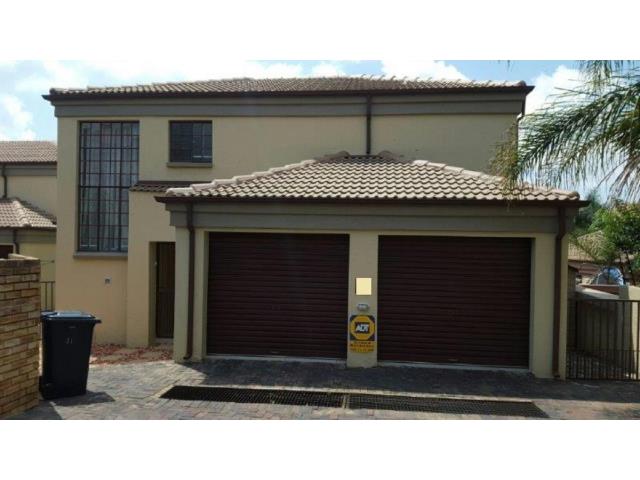 3 Bedroom House for sale in Amorosa