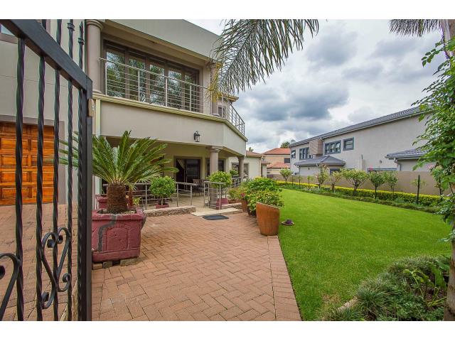 4 Bedroom House for sale in Ruimsig