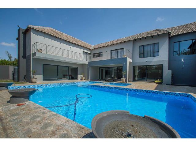 5 Bedroom House for sale in Ruimsig