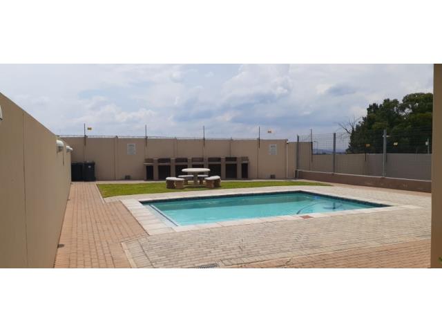 2 Bedroom Apartment for sale in Ruimsig