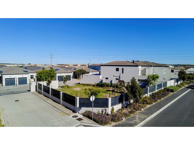 3 Bedroom House for sale in Parklands North