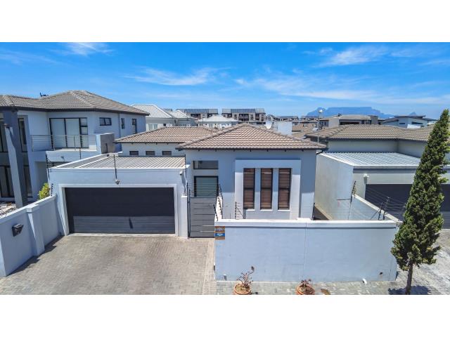 3 Bedroom House for sale in Parklands North