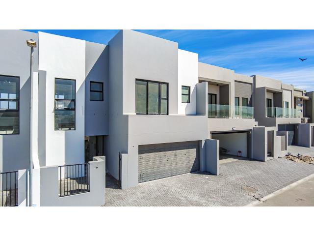 4 Bedroom House for sale in Sandown