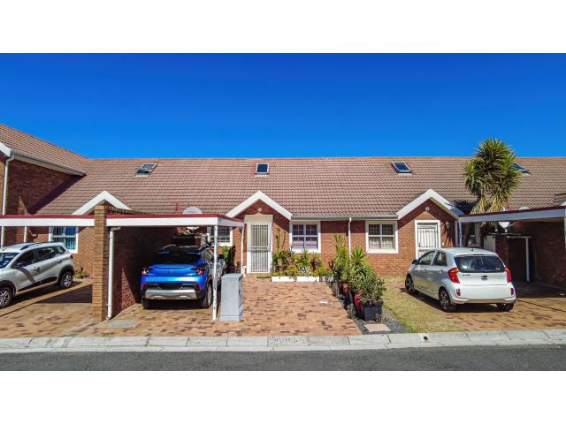 3 Bedroom Duplex for sale in Parklands