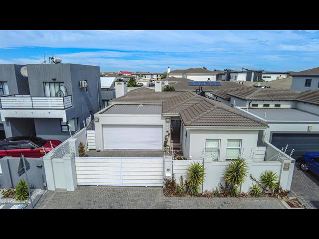 2 Bedroom House for sale in Parklands North