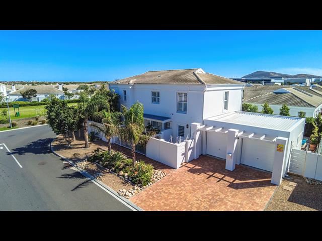 5 Bedroom House for sale in Sunningdale