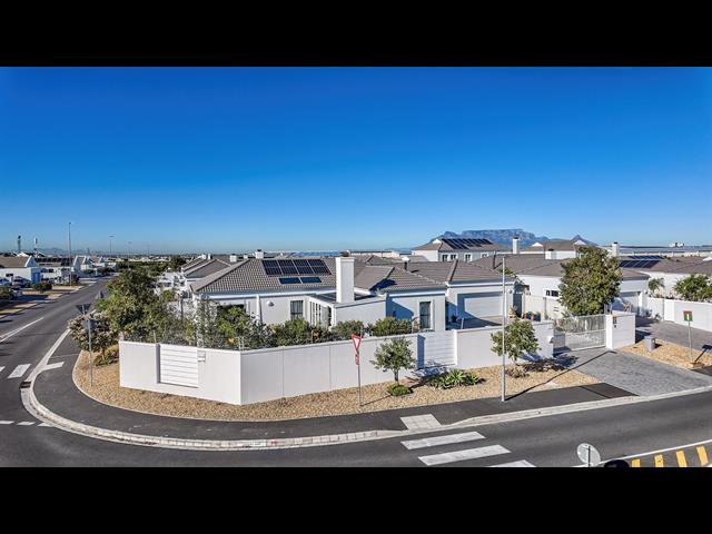 3 Bedroom House for sale in Sunningdale