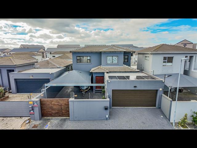3 Bedroom House for sale in Parklands North